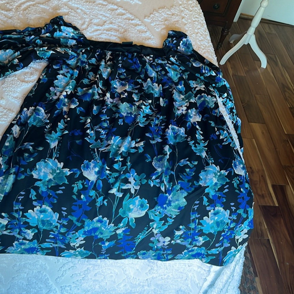 Dress - Picture 9 of 9